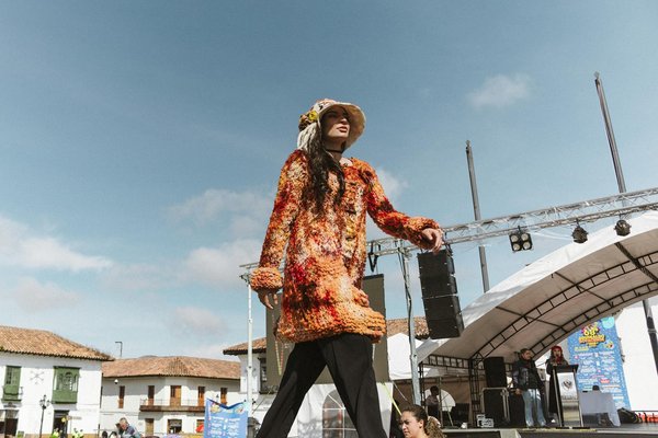 L'art du minimalisme : Silhouettes élégantes et inspirations mode pour la femme contemporaine